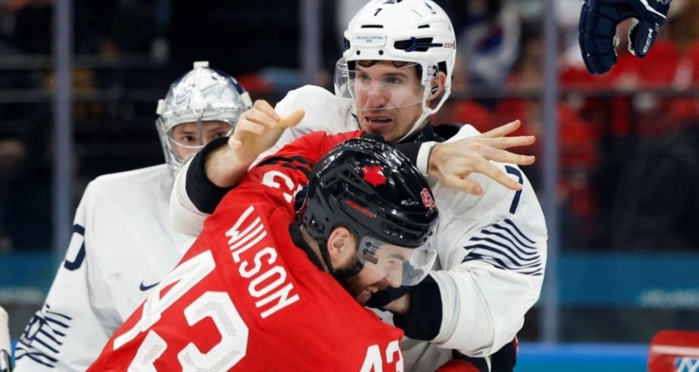 Сборная Франции исключила хоккеиста после драки с соперником из Канады