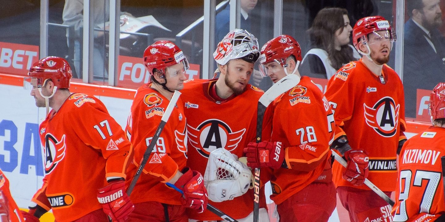 Лидер КХЛ проиграл со счетом 1:8