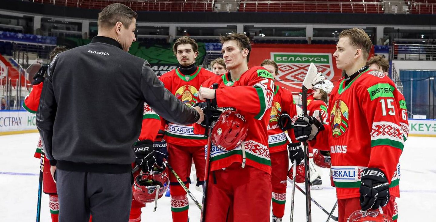 Молодежная сборная Беларуси (U-20) забросила восемь шайб в ворота юниорской (U-18)
