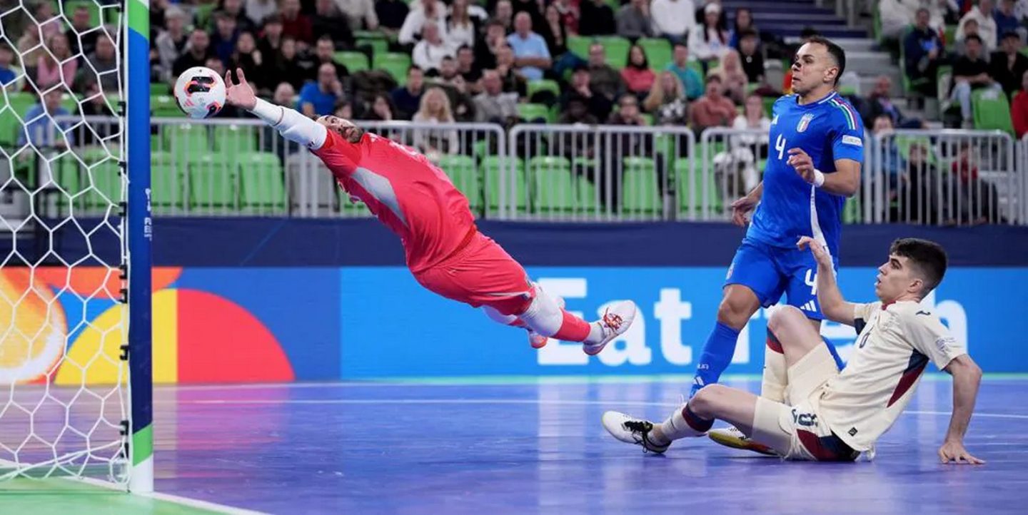 Испанцы победили итальянцев в четвертьфинале ЧЕ-2026 по мини-футболу